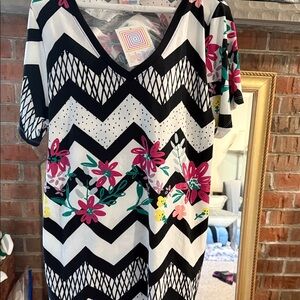 LuLaRoe Black and White Zigzag Top with Floral Design
